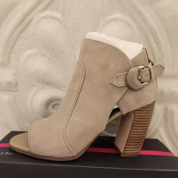 Vince Camuto Grey Leather " Bernida" Peep toe Heeled Sandals. NIB. Size Various - Picture 2 of 11